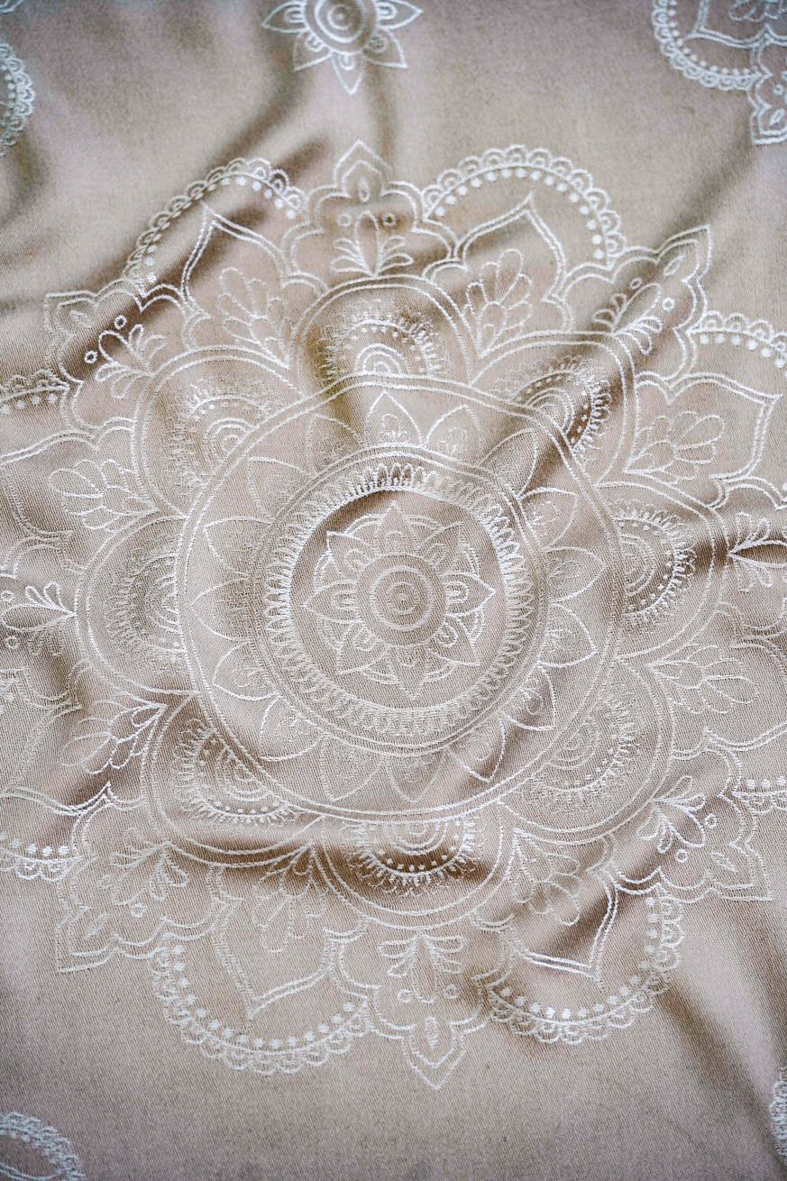 Tragot mandala naakt